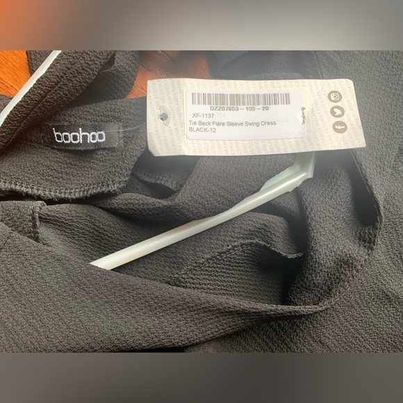 Boohoo Tie Back Flare Sleeve Swing Dress - Picture 3 of 3